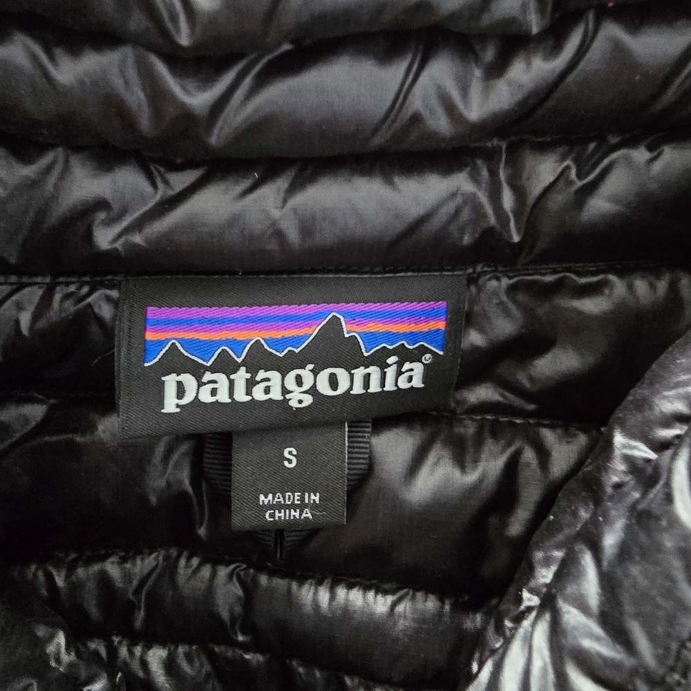 Patagonia Women's Ultralight Black Down Quilted Vest Size S - Picture 4 of 5